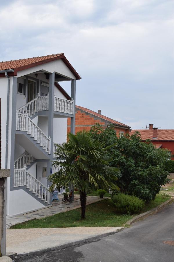 Apartments Malinska-Kajkic エクステリア 写真