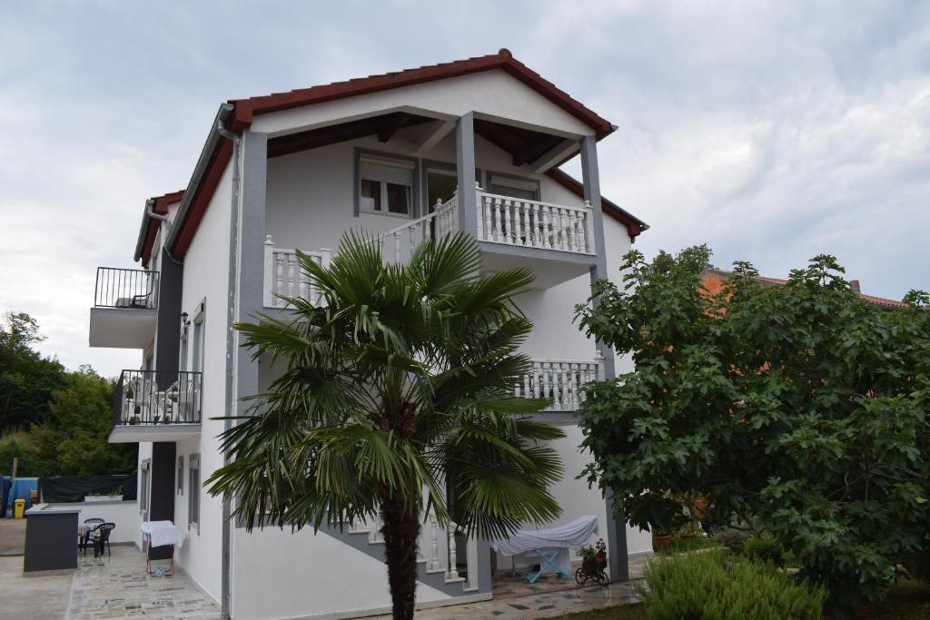 Apartments Malinska-Kajkic エクステリア 写真